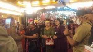 Edison Sinaga Terpilih Jadi Ketua Umum Parsadaan Pomparan Toga Sinaga dohot Boruna se-Dunia Periode 2022-2026 2 Edison Sinaga menerima ucapan selamat