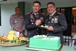 Kapolrestabes Medan Beri Surpise HUT Ke-77 TNI Untuk Dandim 0201/Kota Medan