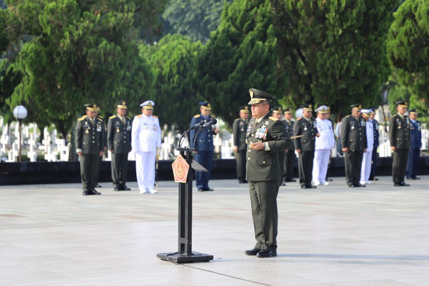 Peringati HUT TNI Ke-77, Pangdam I/BB Pimpin Upacara Ziarah Nasional di Taman Makam Pahlawan Bukit Barisan