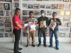Ketua Pewarta Serahkan Bantuan Untuk 2 Warga yang Kemalangan