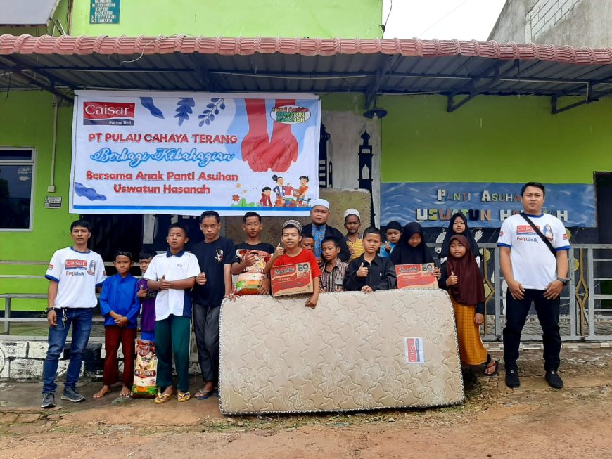 PT Pulau Cahaya Terang Tanjung Uncang Sumbang Kasur Caisar ke Panti Asuhan