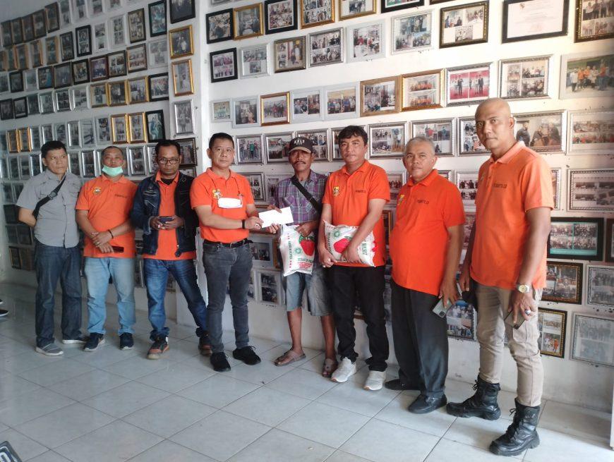 Ketua Pewarta Bantu Warga yang Meninggal Dunia