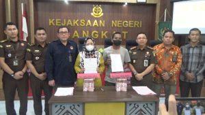 Kejari Langkat Serahkan Restitusi Rp530 Juta kepada Keluarga Korban Tindak Pidana