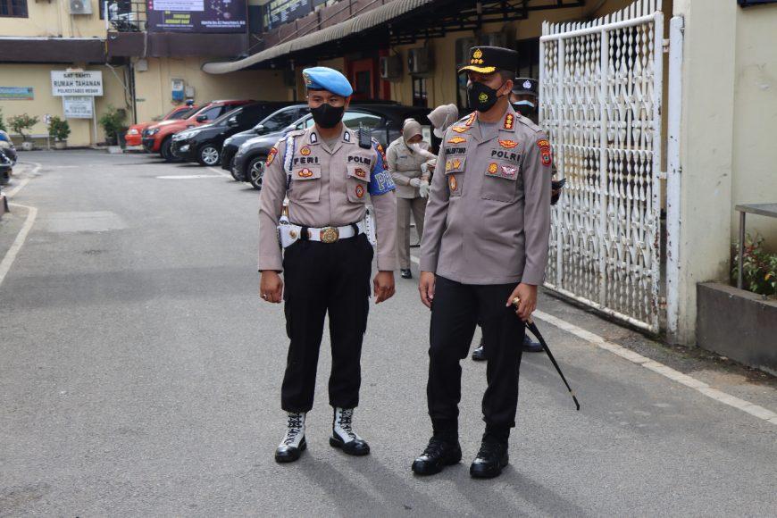 Kapolrestabes Medan Terjun Langsung Cek Kesiapan Personel Piket Penjagaan