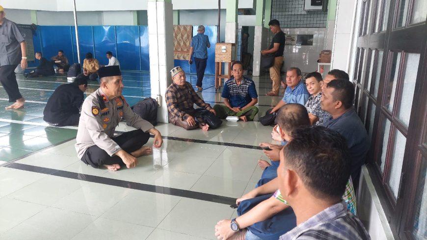 Permudah Serap Keluhan Masyarakat, Wakasat Samapta Polrestabes Medan Gelar Jum’at Curhat Di Masjid Baitusy Syifa Medan