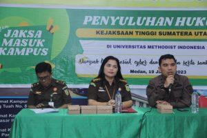 Jaksa Masuk Kampus UMI Medan Sampaikan Dampak Media Sosial dan Sanksi Hukumnya