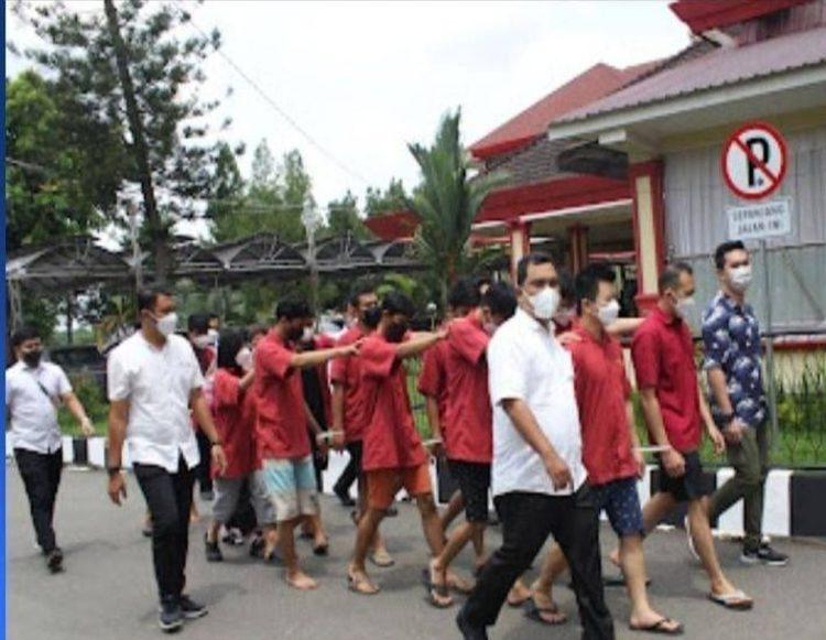 PN Medan Gelar Sidang Perdana Belasan Anggota Bos Judi Online Apin BK