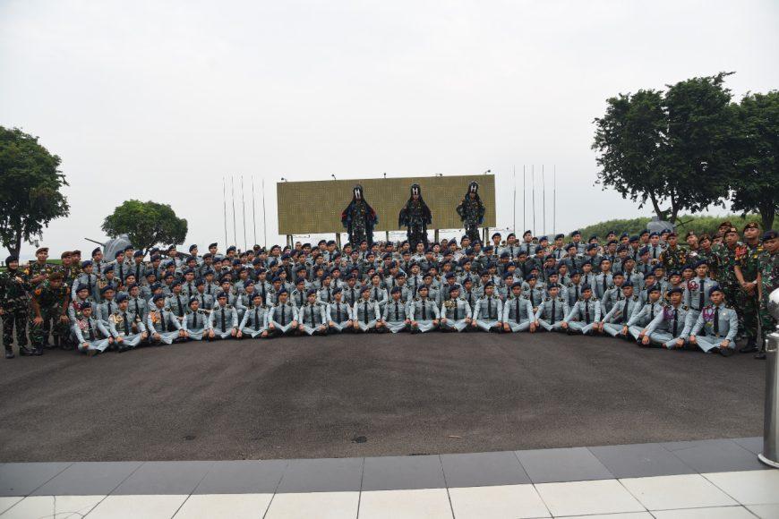 SMA Terpadu Krida Nusantara Berkunjung di AAL