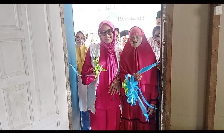 Resmikan Rumah Nek Jainun, Pembina Kartini KSJ Disambut Meriah Masyarakat