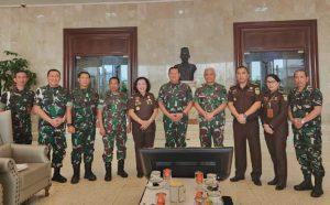 Kunjungan dan Pertemuan JAM Pidmil dengan Panglima TNI