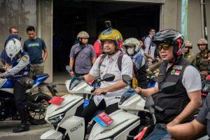 Bobby Nasution dan Ridwan Kamil Uji Coba Sekaligus Sosialisasikan Sepeda Motor Listrik