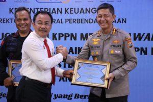 Kapolrestabes Medan Dapat Penganugerahan KPPN Medan Award Semester II 2022