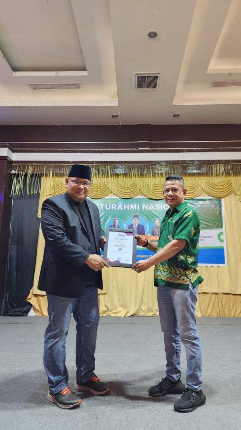 Ketum JMSI Pusat Berikan Sertifikat kepada Media Online Pewarta.co