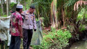 Kapolres Kaget Ketahui Warga Mandi Pakai Air Parit, Perintahkan Anggotanya Pasang Listrik di Rumah Janda Miskin Ini
