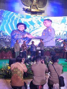 Irjen Pol Prof Dadang Hartanto SH SIK MSi Terima Penghargaan dari KLHK