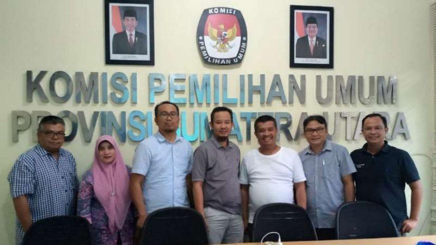 5d3467757b4f0 seluruh komisioner berfoto bersama usai rapat pleno pemilihan ketua kpu sumut 1265 711
