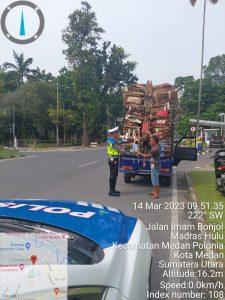 Operasi Keselamatan Toba 2023, Satlantas Polrestabes Medan Tegur Pemilik Kendaraan Roda Empat Lebihi Muatan