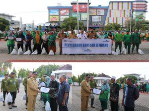 Serahkan Bantuan 350 Paket untuk Pekerja Kebersihan, Walikota Sampaikan Hal Ini