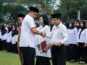 Lantik Kepala Sekolah dan Kepala Puskesmas, Bobby Nasution Pesankan Wajah Pendidikan dan Pelayanan Kesehatan Harus Lebih Baik 3 WhatsApp Image 2023 03 15 at 21.56.04