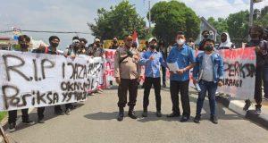 Pertanyakan Proses Dugaan Kasus Penyalahgunaan SKPI, Massa Pelajar Mahasiswa Geruduk Markas Polda Sumut