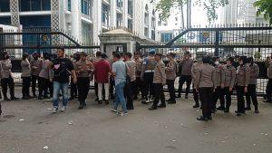 Polrestabes Medan Kawal Demo KSPSI di DPRD Sumut