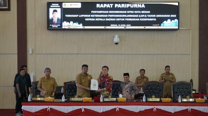 DPRD Serahkan Puluhan Rekomendasi Terhadap LKPj Walikota Medan