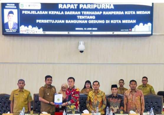 Saat Paripurna, Walikota Medan Paparkan Pentingnya Ranperda Bangunan Gedung