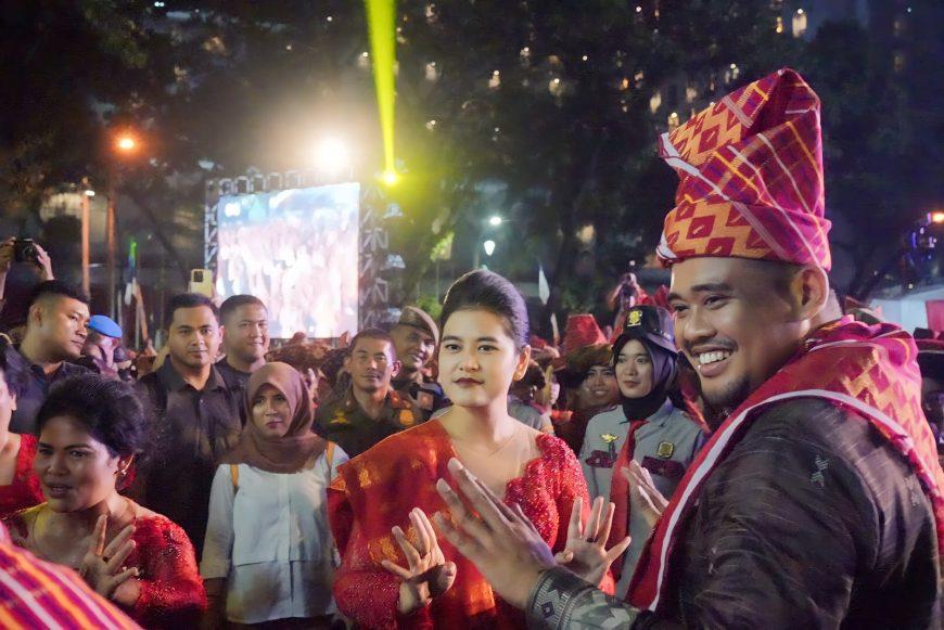 Merdang Merdem Kuta Medan 2023 Berlangsung Semarak, Bobby Nasution Ikut Menari Mbuah Page dan Serahkan Hadiah Sepeda Motor