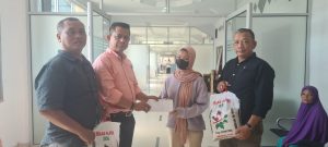 Ketua Pewarta Jenguk Orang Tua Sekretaris Pewarta.co di RSU Bina Kasih Sekaligus Berikan Santunan