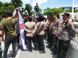 Polrestabes Medan Kawal Aksi Massa KPK Sumut Geruduk Kantor Gubsu Jalan Diponegoro Medan