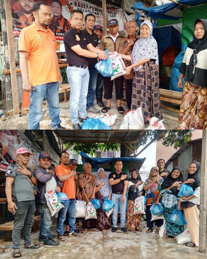 Hujan Tidak Menyurutkan Ketua Pewarta Polrestabes Medan untuk Terus Bersedekah