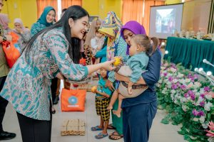 Dukung Penanganan Stunting, TPP PKK Kota Medan  Bantu PMT 60 Anak Stunting di Belawan