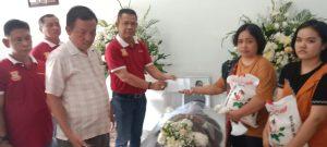 Wartawan Surat Kabar Aktual Berpulang, Ketua Pewarta Melayat ke Rumah Duka dan Kasih Santunan Duka