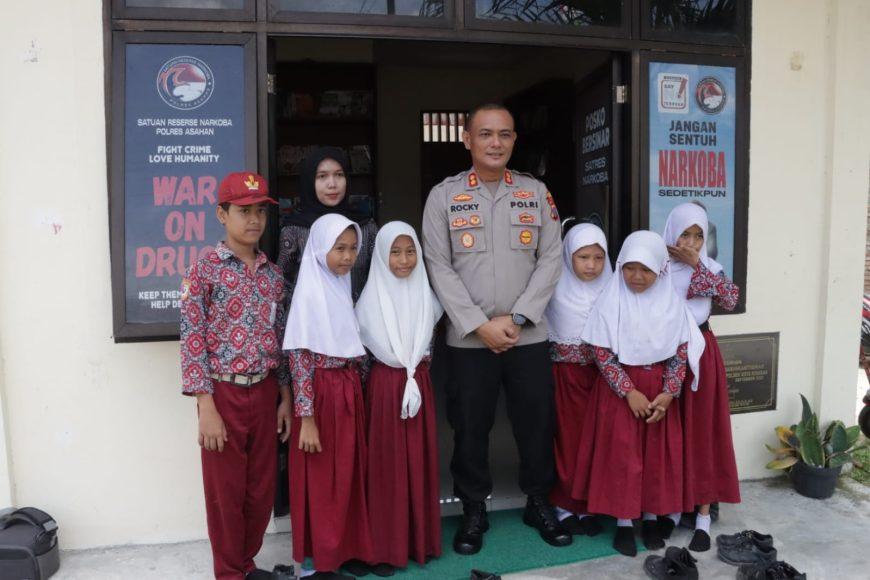 AKBP Rocky Ajak Anak-anak Gemar Baca Buku