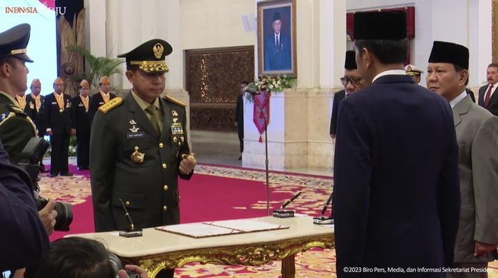 presiden joko widodo melantik jendral agus subiyanto sebagai panglima tni dan keanggotaan dewan pimpinan pusat dan dewan perti 2 169