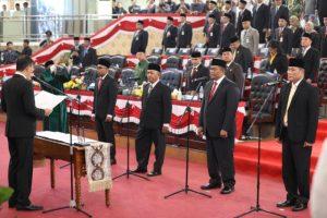 Ketua DPRD Lantik 4 PAW Anggota DPRD Medan