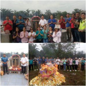 Wong Chun Sen Sembahyang Cheng Beng Bersama Keluarga di Pulo Padang