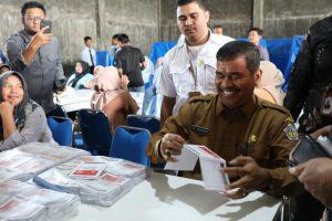 Pj Walikota dan Forkopimda Lhokseumawe Tinjau Penyortiran dan Pelipatan Surat Suara Pemilu 2024