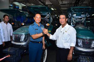 Kapal Perang TNI AL Distribusikan Alat Dan Mesin Pertanian Ke Kabupaten Merauke