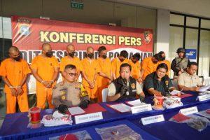 Dua Pemilik dan Calo Senpi Ilegal Diringkus Polda Riau