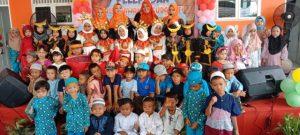Suasana Haru Saat Wisudawan TK Gimin, Orang Tua Murid Terimakasih Ketua Yayasan Subur Mandiri