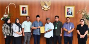Dedy Pimpin Rapat Ranperda Perubahan Pengelolaan Sampah