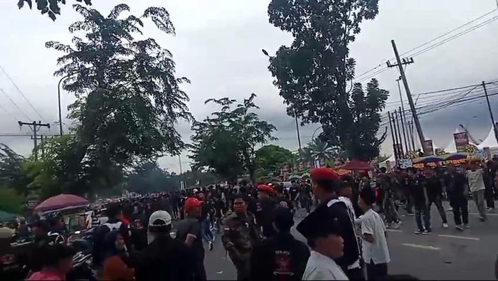 acara pelantikan grib jaya yang dihadiri hercules ricuh dengan geng motor di medan dok istimewa 169