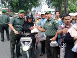 Keluarga Besar Babinminvetcaddam I/BB dan Komcad Kodam I/BB Bagi-bagi Takjil untuk Masyarakat