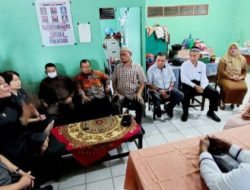 Anggota DPRD Medan Kunjungi Sekolah Abdi Sukma Soal Siswa Duduk di Lantai