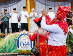 Walikota Bersama Wakil Ketua DPRD serta Forkopimda Medan Melepas Ribuan Peserta Pawai Taaruf MTQ Ke-58