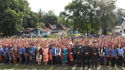 Wakil Bupati Samosir Pimpin Upacara Peringatan Hardiknas 2025 5 IMG 20250502 WA0250
