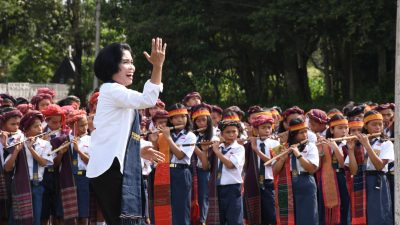 Wakil Bupati Samosir Pimpin Upacara Peringatan Hardiknas 2025 3 IMG 20250502 WA0266