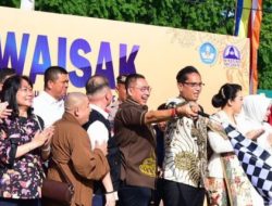 Ketua DPRD Bersama Walikota Medan Lepas Pawai Waisak 2025