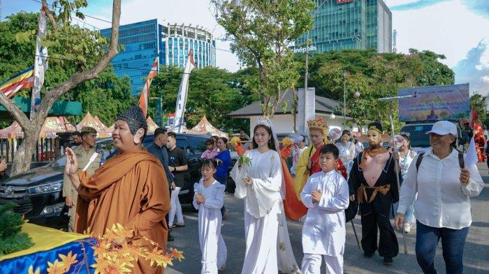 Pawai Waisak 2025 Wali Kota Medan Rico Tri Putra Bayu